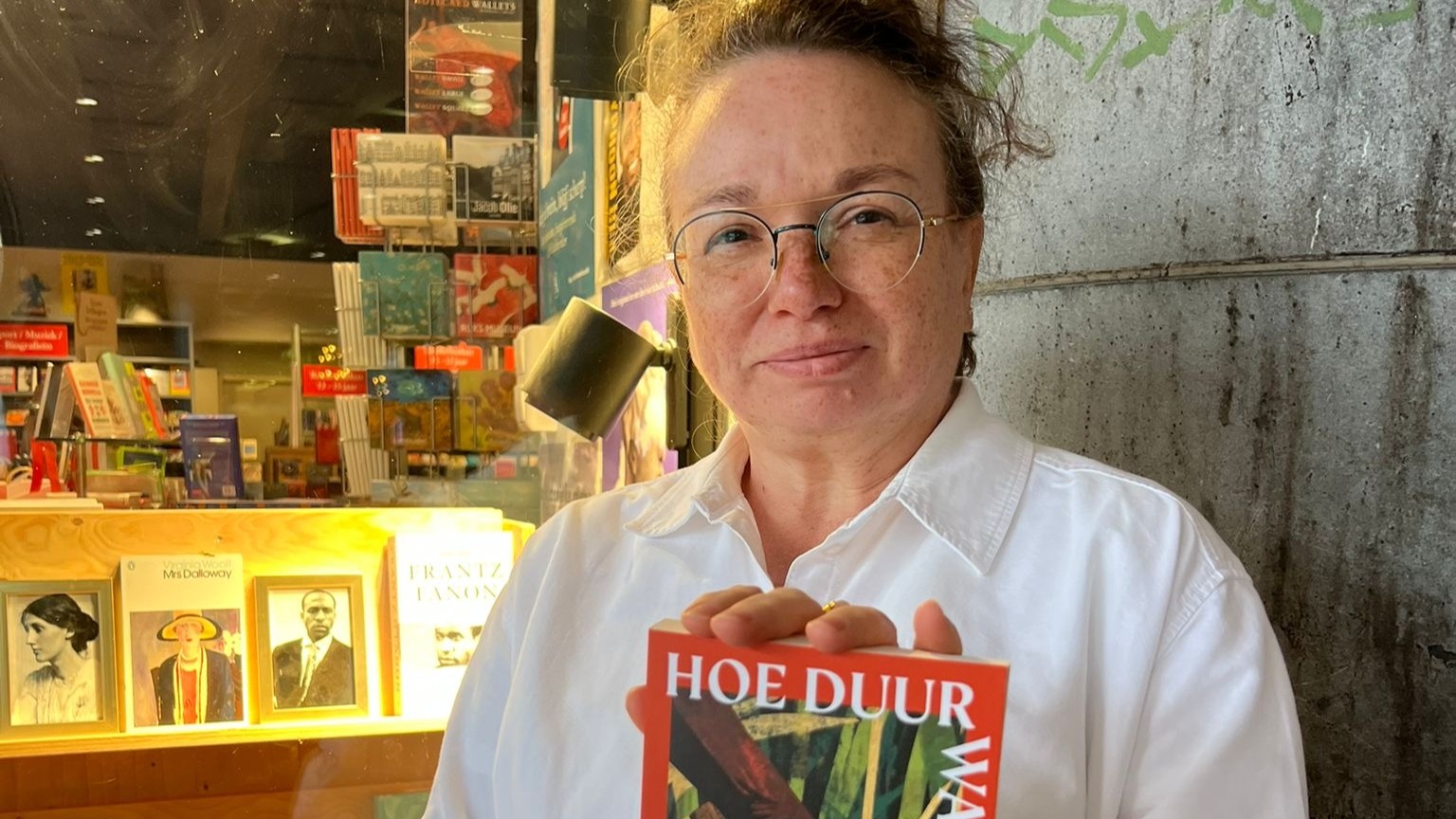 Op de schouders van Cynthia McLeod